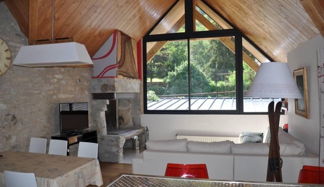 Chalet renovated by an architect in the center