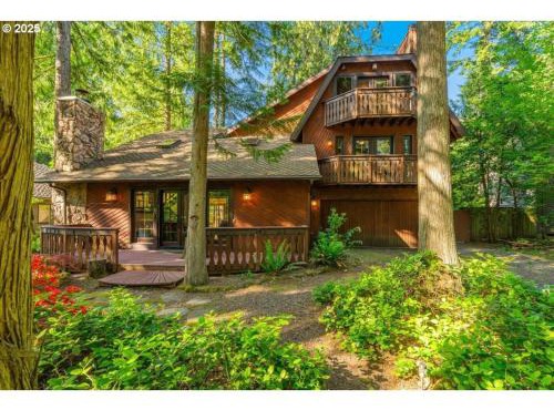 Chalet Riviere Ski Lodge Sleeps 12 -hot tub, game room