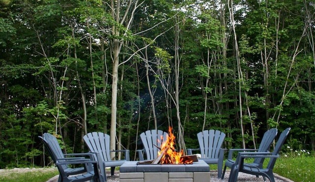 Chalet Röcka with hot tub and lake access!