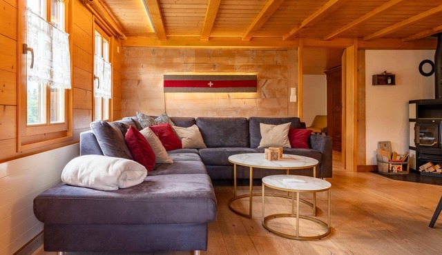 Chalet Rösi with hot tub in the mountains