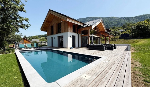 Chalet "Rossanaz" with Mountain View – Maximum 8 Adults