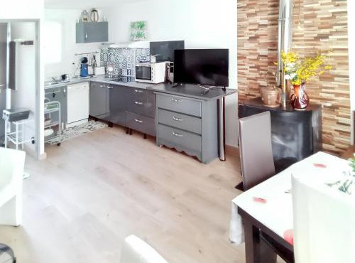 Chalet rustique à La Salvetat-sur-Agout avec vue montagne