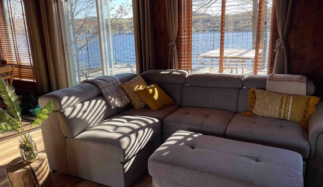 Chalet rustique au bord de la rivière St-Maurice, bâteau, ski, motoneige