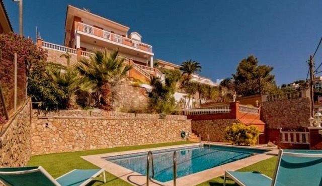 Chalet Santa Susana
