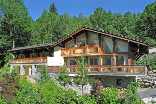 Chalet Serena - luxury 7 Bedroom Chalet, Pool & Spa