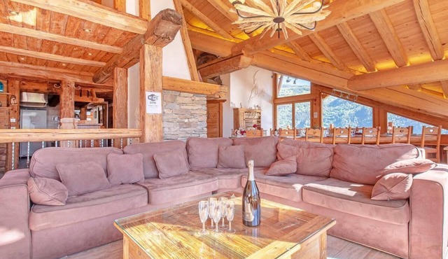 Chalet, ski-in/ski-out & foot of the slopes, sauna, balcony, fireplace or stove, parking, tv