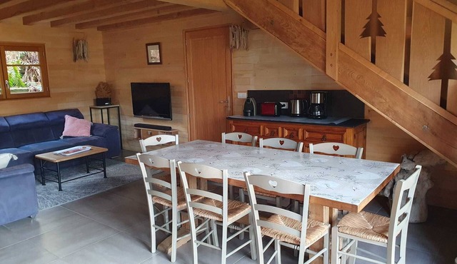 Chalet * sleeps 6/8 on Lac de Pannecière, near Chaumard