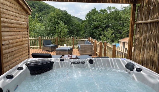 Chalet/Spa and private lake