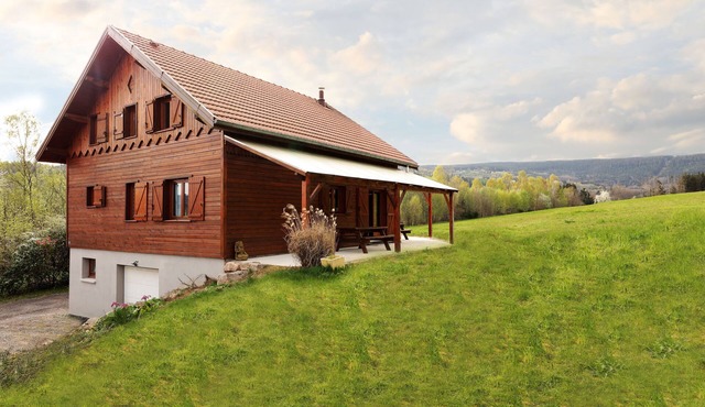 Chalet Spacieux Dans un Quartier Calme et Résidentiel non Loin du Centre Ville