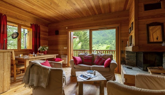 Chalet-style accommodation in Serre-Chevalier, Monêtier-les-Bains, ideal for families