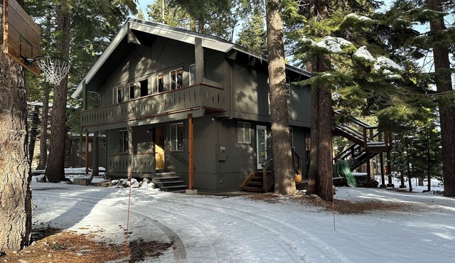 Chalet style cabin with expansive great room, awesome decks, hot tub & lake view