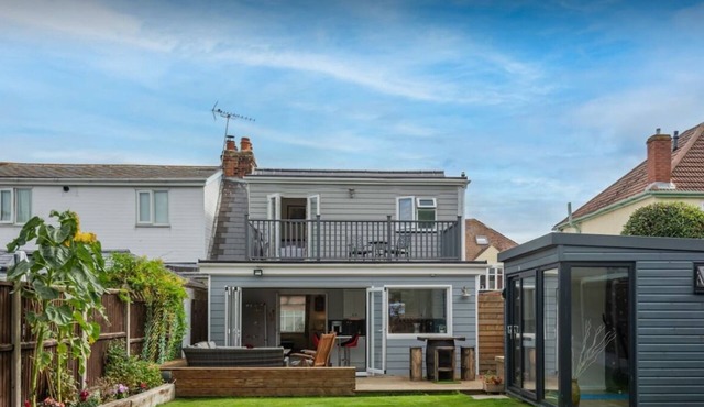 Chalet style home with large garden and beach hut within 2 minute walk