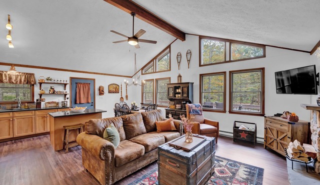 Chalet-style Mountain Home in Big Bass Lake Amenities-Pools, Gym and Lakes