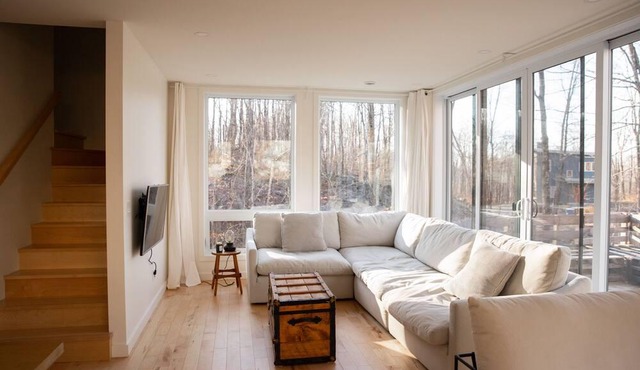 Chalet Style Scandinave en Estrie Avec spa et Accès au lac !