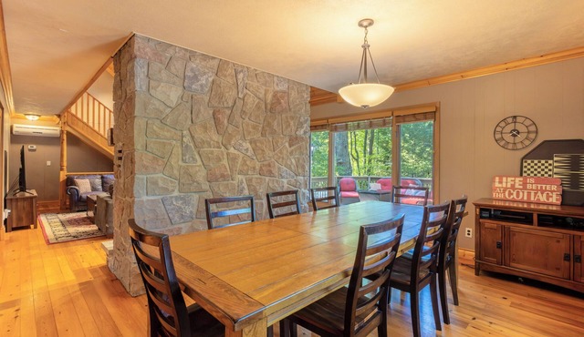 Chalet style Spacious 4BR/3BA, steps from the beach nMulti-family, pet friendly