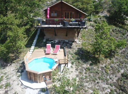Chalet sur pilotis avec piscine privée