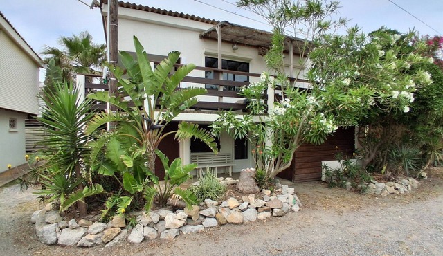 Chalet sur pilotis entre Méditerranée et étangs, Gruissan, for 6 people, WIFI