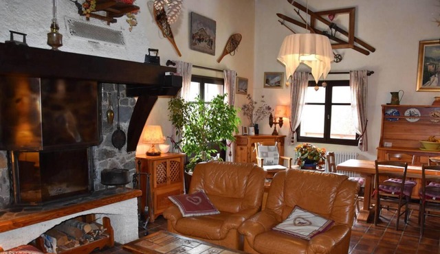 Chalet, terrace, balcony, fireplace or stove, ski locker, 120m², Courchevel