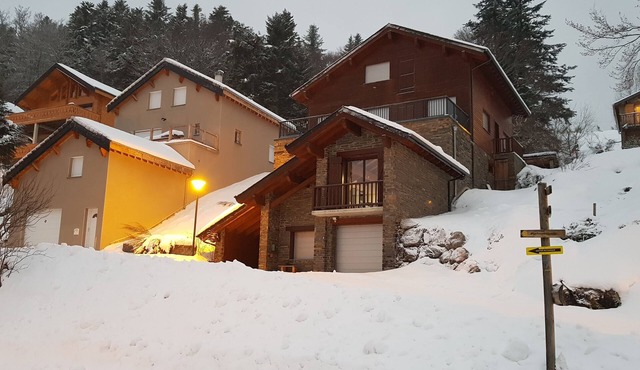 Chalet Tilou, at the foot of the slopes (skiing, hiking), Ax-3-domaines