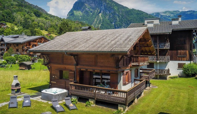 Chalet Timothy - mountain break for 12 with hot tub - OVO Network