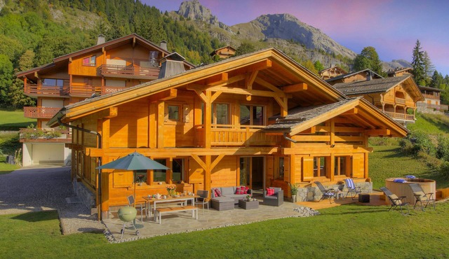 Chalet Tolar - mountain holiday base, hot tub and piste view - OVO Network