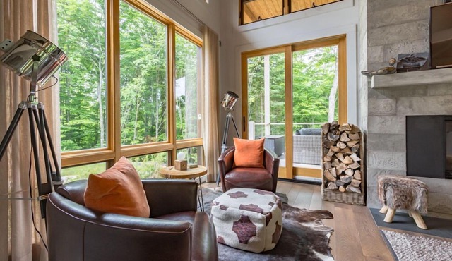 Chalet Trappeur | Luxury Ski Chalet | Hot Tub, Indoor/Outdoor Fireplace & Private Backyard