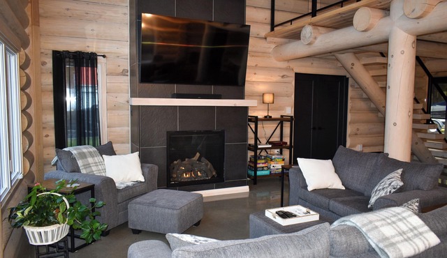 Chalet un Air de Bois, riverside log cabin
