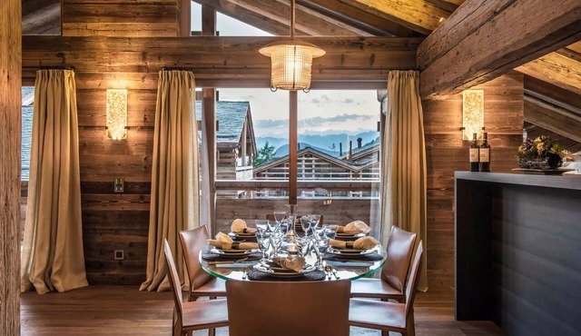 CHALET VALEONA - Five Bedroom Chalet, Sleeps 10