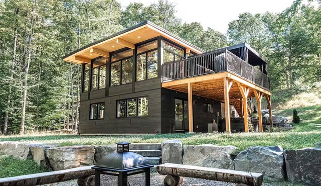 Chalet Van Haven – Spacious Mountain Chalet w/Hot Tub, Lake Access & Game Room