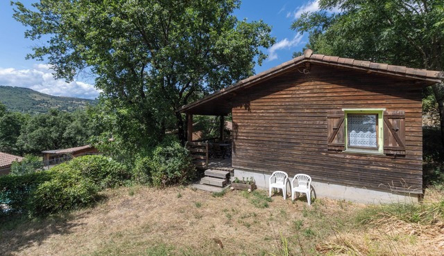 Chalet 'Vert 4 Personnes' with Balcony and Wi-Fi