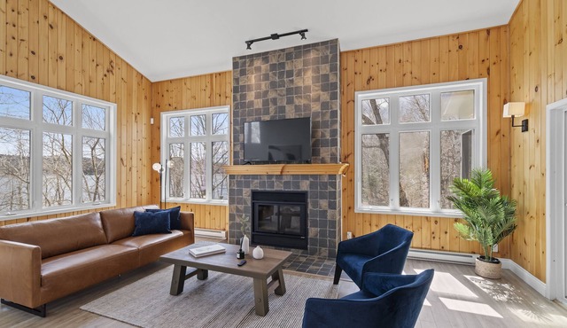 Chalet Vert - Waterfront Retreat