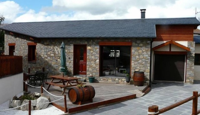 Chalet very cozy stone - interior tt wood- 8 pers Wifi on 500m ²