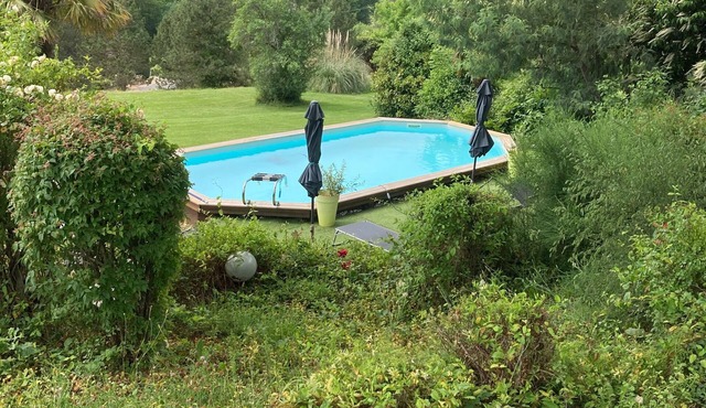 Chalet, very nice view, 2 terraces, park, swimming pool belonging to the chalet