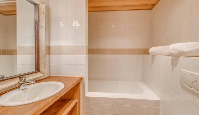 Chalet, view ski slopes, sauna, terrace, balcony, fireplace or stove, tv, ski locker, 170m², Tignes