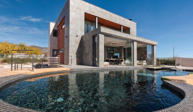 Chalet 'Villa Cruz' with Mountain Views, Wi-Fi and Air Conditioning