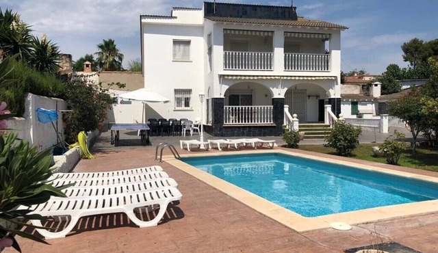 Chalet 'Villa Con Piscina Privada' with Private Pool, Private Terrace and Wi-Fi