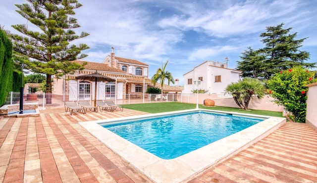 Chalet "Villa Bonavista" with Pool and Wi-Fi