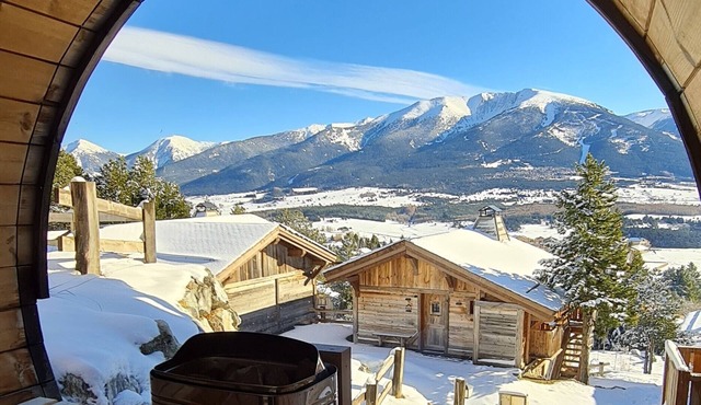 Chalet Vista - Bolquère with Mountain Views, Private Terrace and Wi-Fi