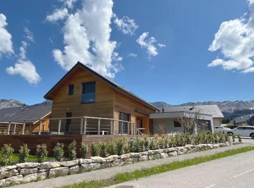 Chalet vue montagne, jacuzzi, au cœur du village
