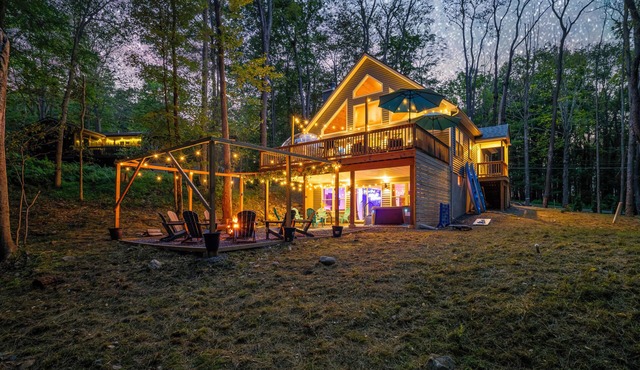 Chalet w/Dome~Hot Tub~Game/Movie Room~Lake/Pool Access