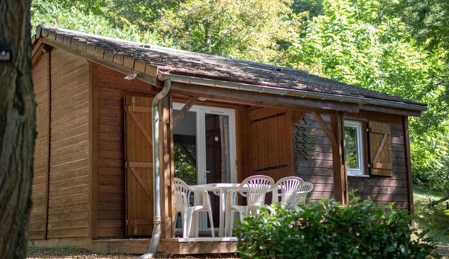 Chalet with Terrace in Sauveterre-de-Rouergue, 2 Bedrooms, Fully Equipped