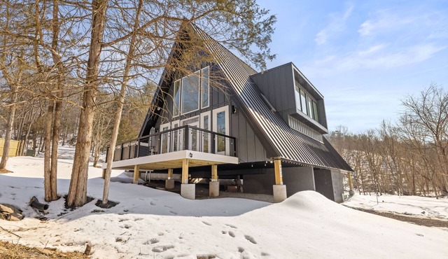 Chalet w/Hot Tub, Deck, Game Room & EV Charger