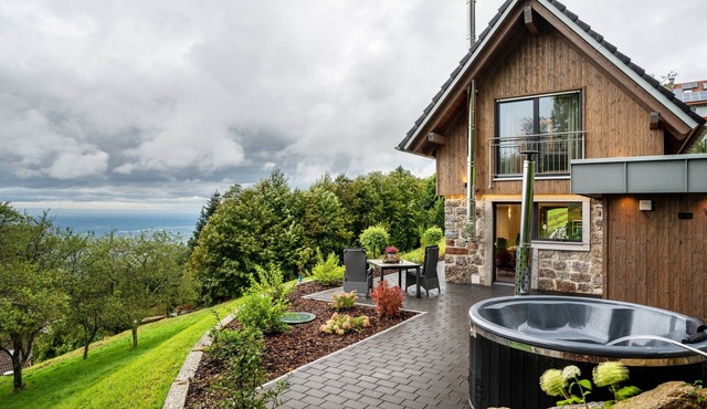 Chalet 'Waldlux Luxus-Brennhus' with Mountain Views, Private Terrace and Wi-Fi in Kappelrodeck-Waldulm