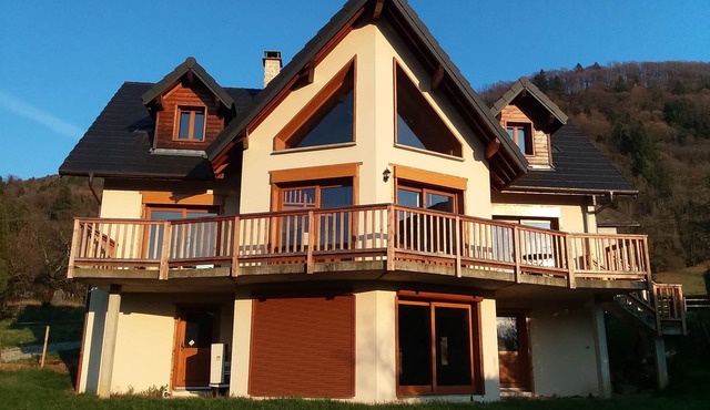 Chalet with Panoramic Views of the Alpes.