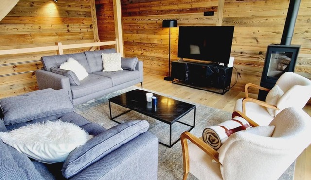 Chalet, wifi, 100m from ski slopes, Ground floor, view mountain, sauna, terrace, balcony