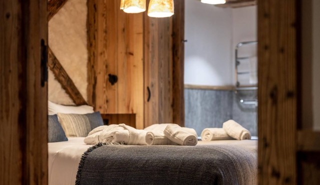 Chalet, wifi, 200m from ski slopes, view mountain, sauna, terrace, balcony, fireplace or stove