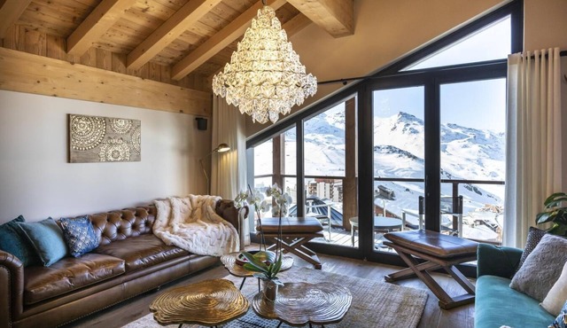 Chalet, wifi, 50m from ski slopes, sauna, terrace, balcony, fireplace or stove, tv, ski locker