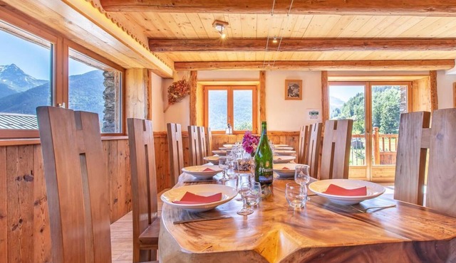 Chalet, wifi, 50m from shops, sauna, terrace, balcony, parking, 170-180m², Les Arcs
