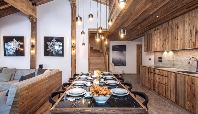 Chalet, wifi, sauna, terrace, fireplace or stove, parking, tv, ski locker, 150m², Val d'Isère