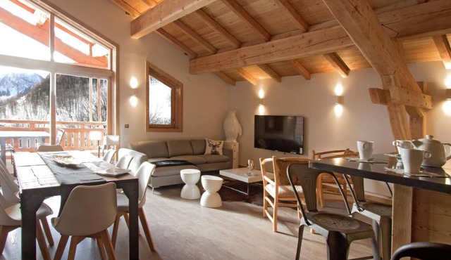 Chalet, wifi, terrace, balcony, parking, tv, ski locker, 145m², Alpe d'Huez